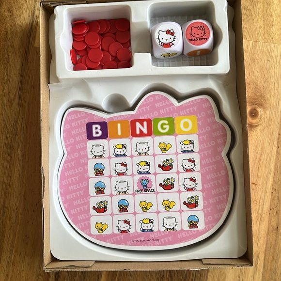 Sanrio Hello Kitty Big Roll Bingo Board Game - Picture 4 of 7
